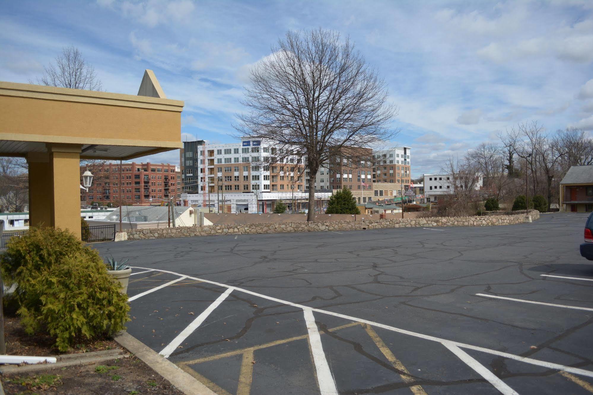 Budget Inn Falls Church Buitenkant foto