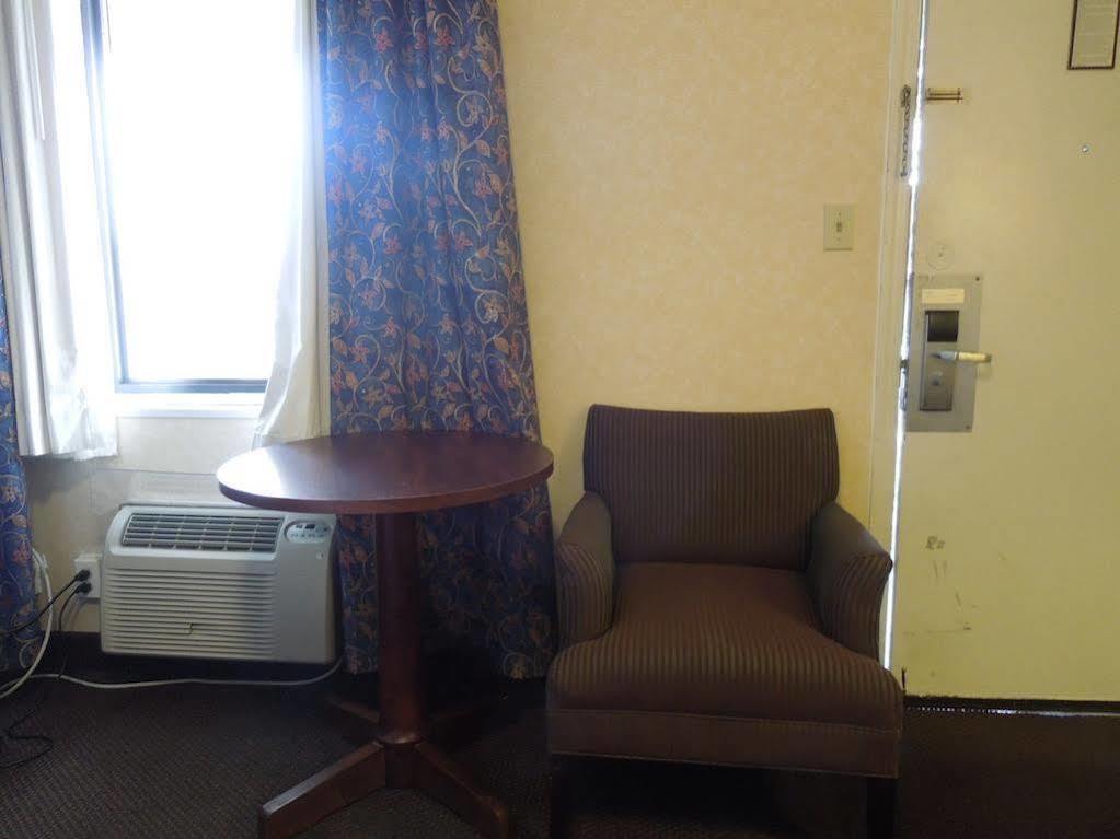Budget Inn Falls Church Buitenkant foto